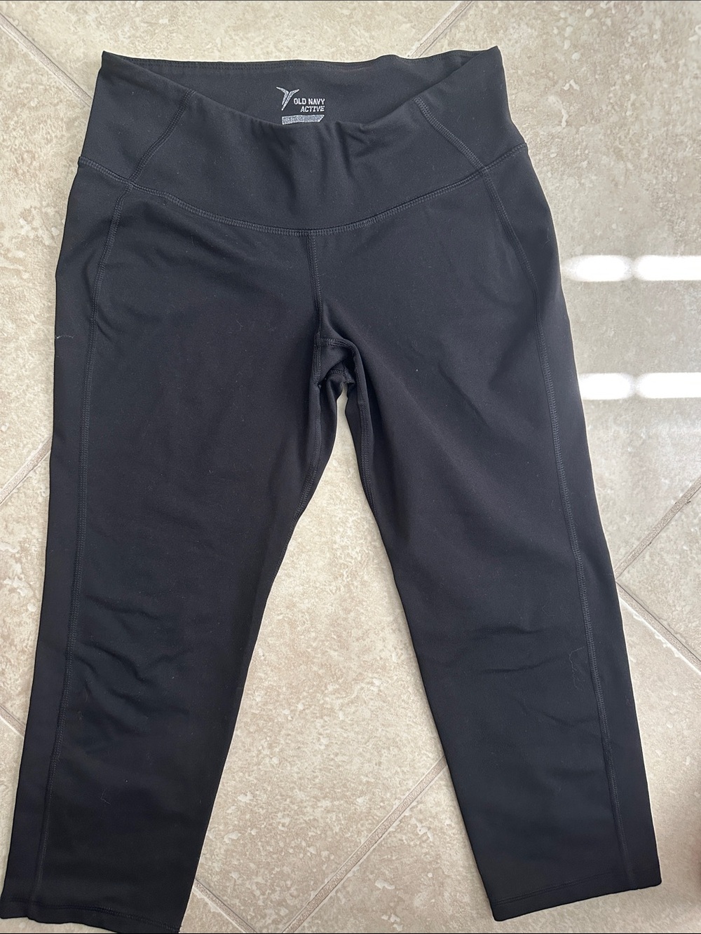 Old Navy Black High-Rise Cropped Active Leggings
